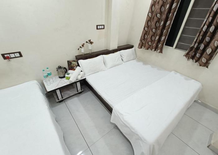 Treebo yatri grah kshipra T hotel