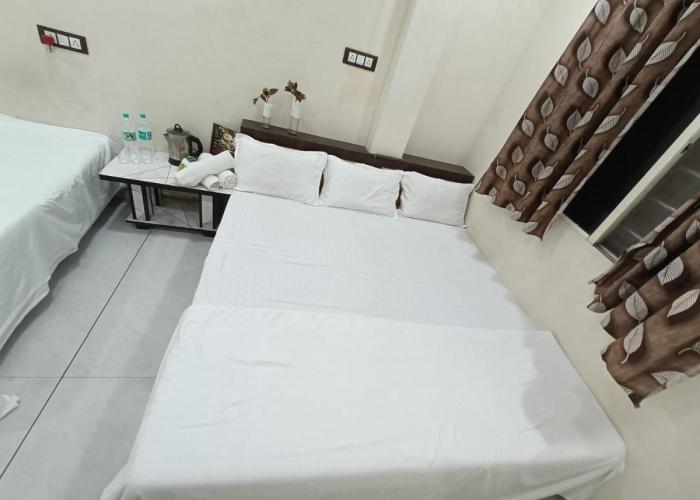 Treebo yatri grah kshipra T hotel