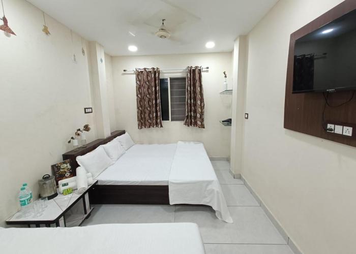 Treebo yatri grah kshipra T hotel