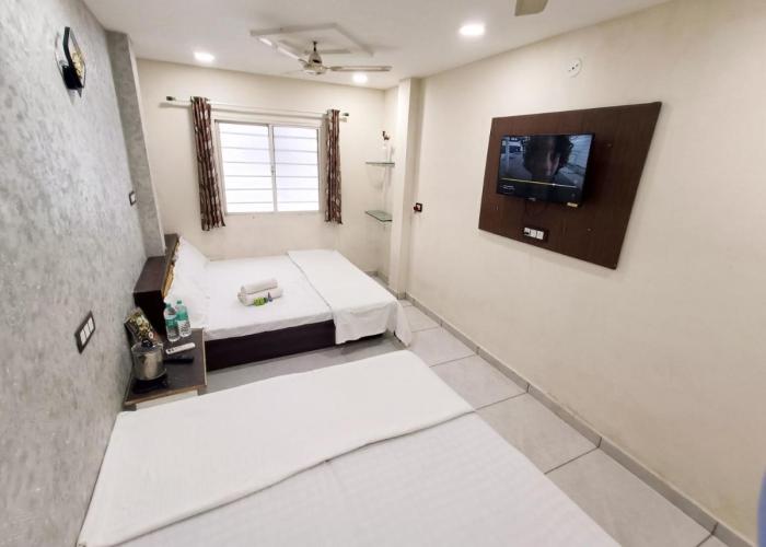 Treebo yatri grah kshipra T hotel