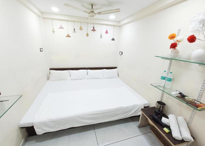 Treebo yatri grah kshipra T hotel