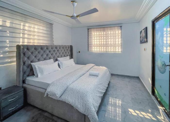 Caroline Appt -spacious deluxe 2 bedroom appt