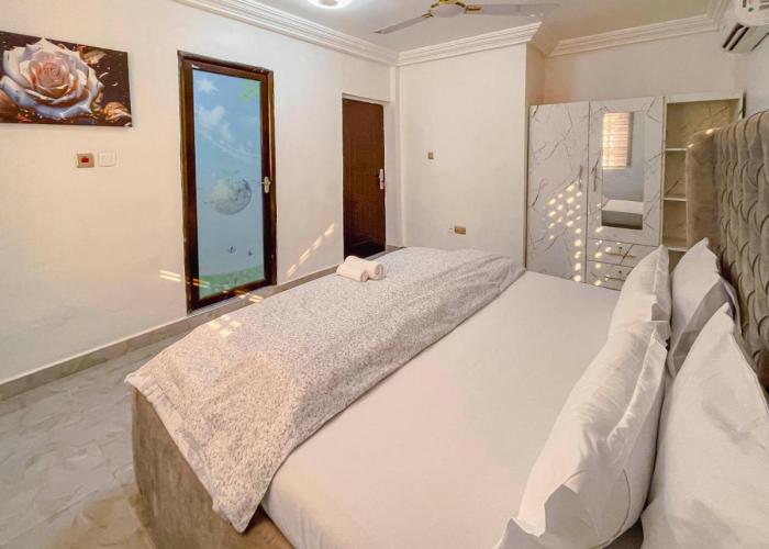 Caroline Appt -spacious deluxe 2 bedroom appt