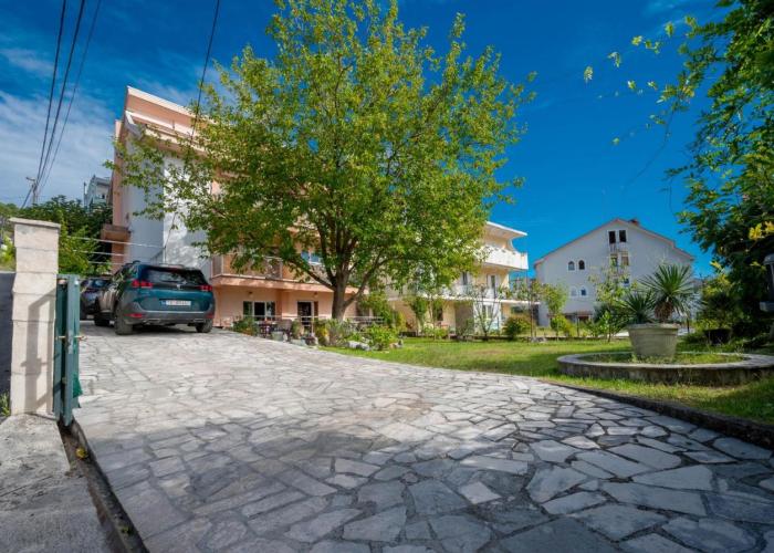 Grande Apartments