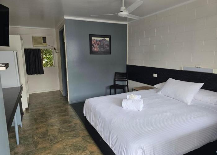Kalka Palms Hotel Motel