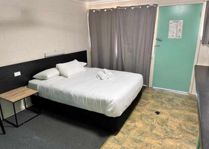 Kalka Palms Hotel Motel