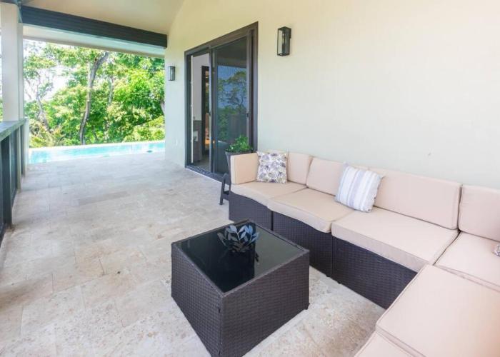 luxury 5 Bdrms-5 Bthms villa with private pool in west end