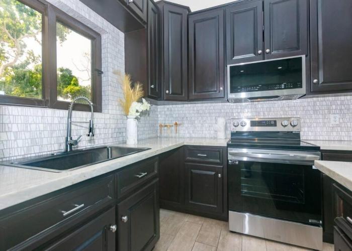 luxury 5 Bdrms-5 Bthms villa with private pool in west end