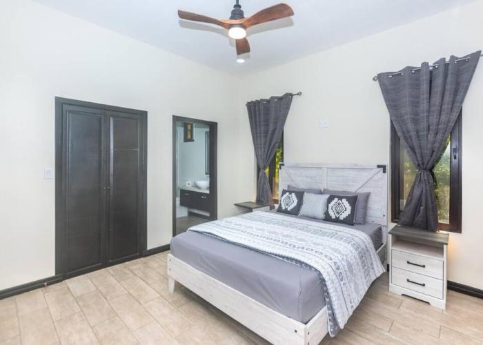 luxury 5 Bdrms-5 Bthms villa with private pool in west end
