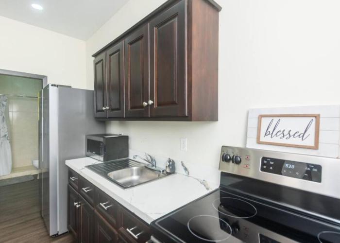 Island escape 1 Bdrm concierge service in west end