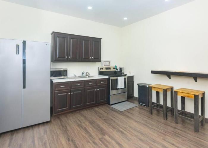 Island escape 1 Bdrm concierge service in west end