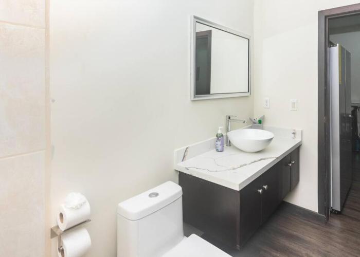 Island escape 1 Bdrm concierge service in west end