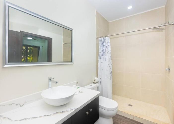 Island escape 1 Bdrm concierge service in west end