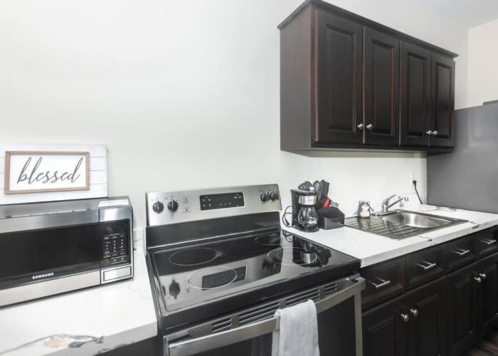 Island escape 1 Bdrm concierge service in west end