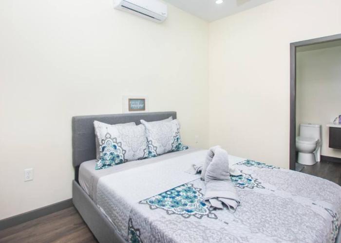 Island escape 1 Bdrm concierge service in west end