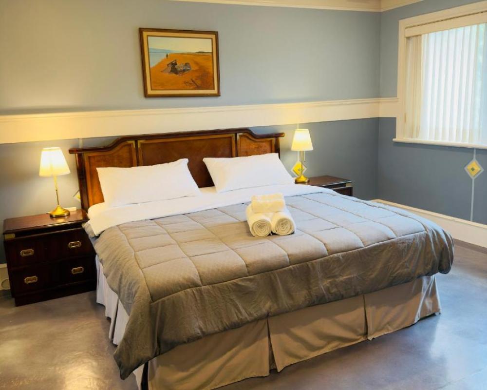 фото Unitrip King bed