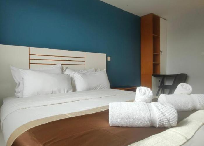 Chic and modern apart with parking and rooftop