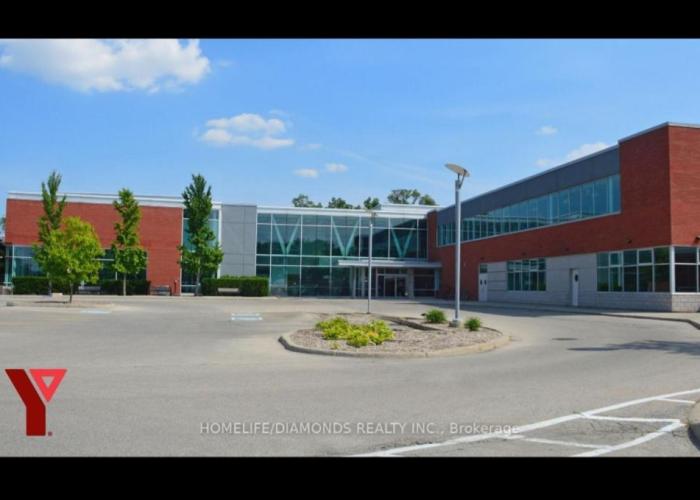 Rare 3 Bedroom Luxury Close to Lake