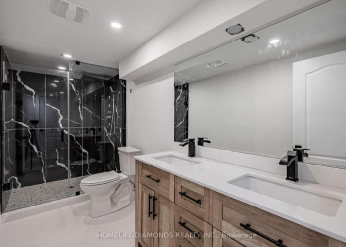 Rare 3 Bedroom Luxury Close to Lake