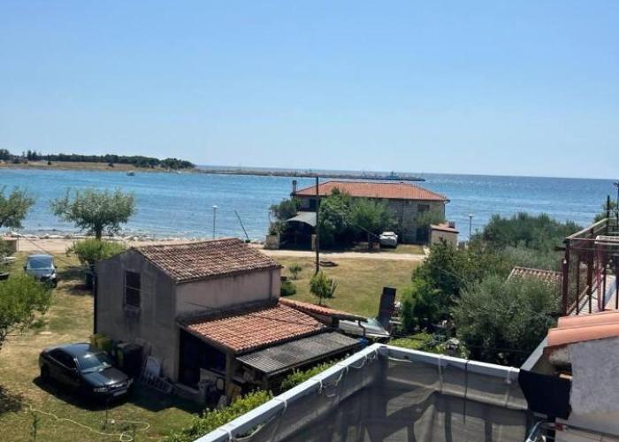 Villa Hanka Umag - 3 verschiedene Whg - 40 qm 3 Pers, 50 qm bis 4 Pers oder 70 qm bis 5 Pers, Balkone, nur 70 m zum Strand, von 3 bis max 5 Personen, WLAN, SAT-TV, Klima, Küche, Parkplätze,ruhig gelegen