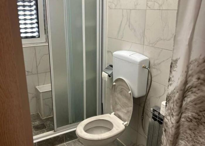 Villa Hanka Umag - 3 verschiedene Whg - 40 qm 3 Pers, 50 qm bis 4 Pers oder 70 qm bis 5 Pers, Balkone, nur 70 m zum Strand, von 3 bis max 5 Personen, WLAN, SAT-TV, Klima, Küche, Parkplätze,ruhig gelegen