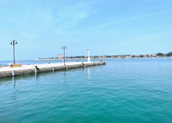 Villa Hanka Umag - 3 verschiedene Whg - 40 qm 3 Pers, 50 qm bis 4 Pers oder 70 qm bis 5 Pers, Balkone, nur 70 m zum Strand, von 3 bis max 5 Personen, WLAN, SAT-TV, Klima, Küche, Parkplätze,ruhig gelegen