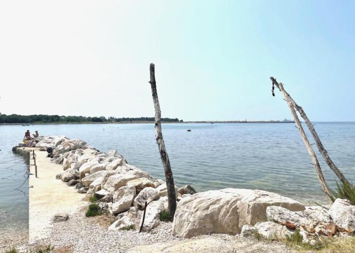 Villa Hanka Umag - 3 verschiedene Whg - 40 qm 3 Pers, 50 qm bis 4 Pers oder 70 qm bis 5 Pers, Balkone, nur 70 m zum Strand, von 3 bis max 5 Personen, WLAN, SAT-TV, Klima, Küche, Parkplätze,ruhig gelegen