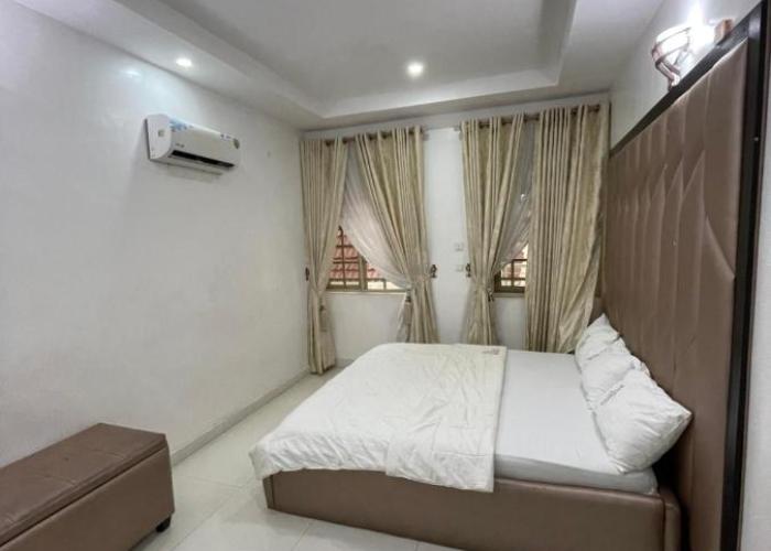 Bots Three Bedroom Luxury Apartment