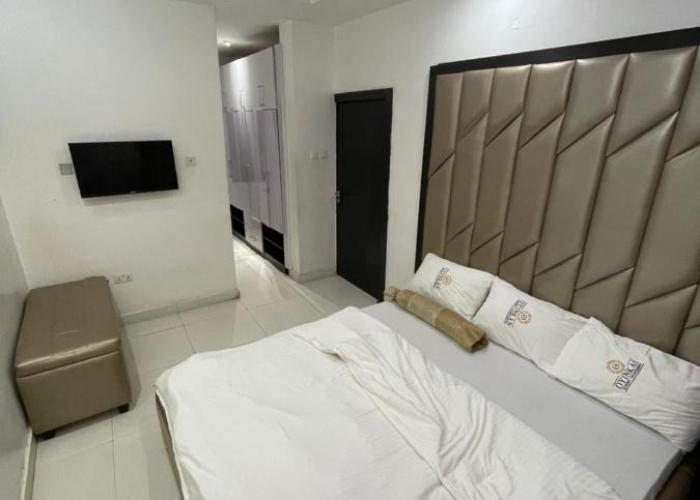 Bots Three Bedroom Luxury Apartment