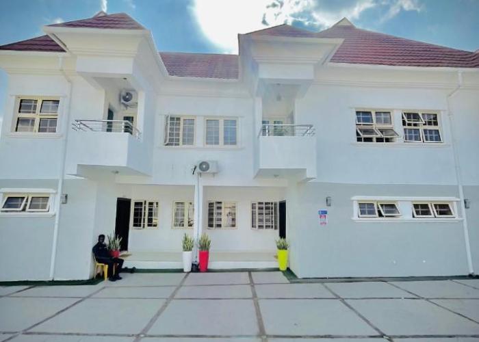 Bots Three Bedroom Luxury Apartment