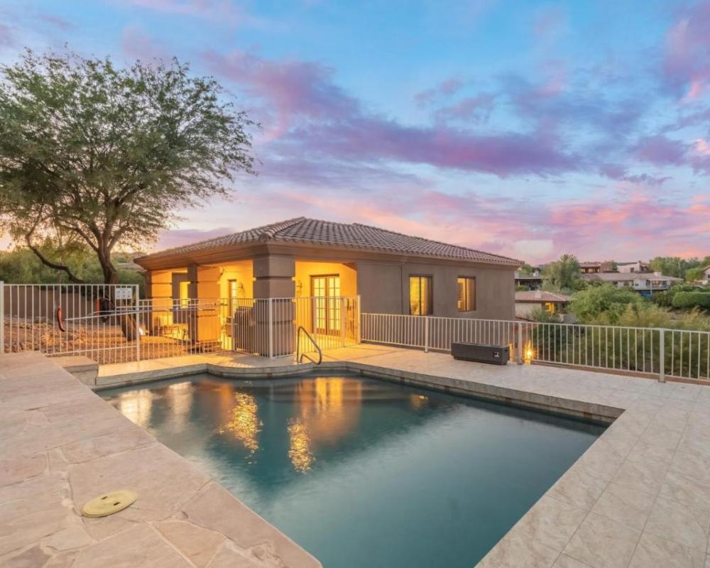 Primrose Palace Fountain Park Pool Hot tub