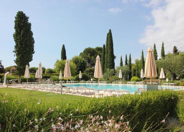 Ginny House Lake - charming flat with pool