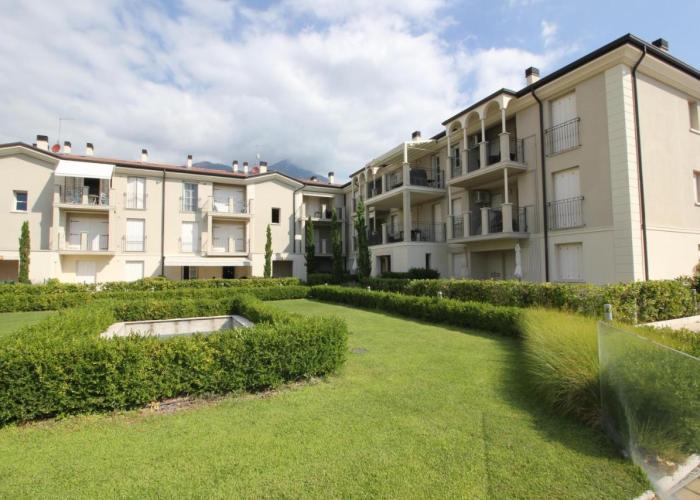 Ginny House Lake - charming flat with pool