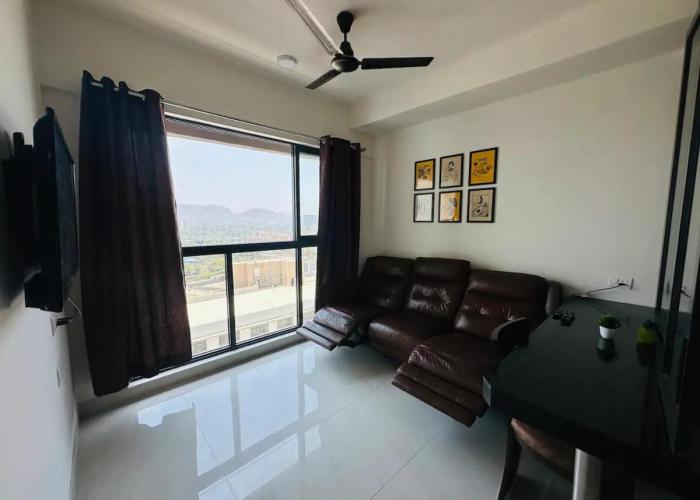 Lovely Couple friendly space to chill with Netflix