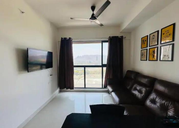 Lovely Couple friendly space to chill with Netflix
