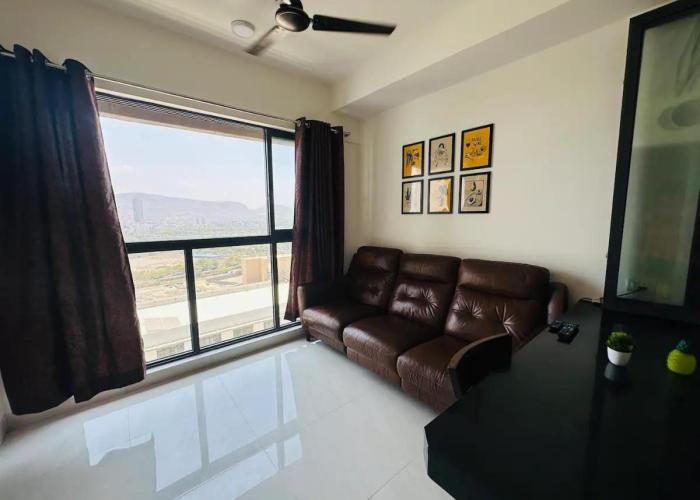 Lovely Couple friendly space to chill with Netflix