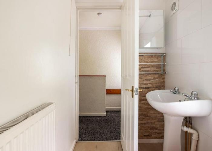 Casa grozava M6 J10, 8 beds, Free Parking, Max 10, Super Wifi,