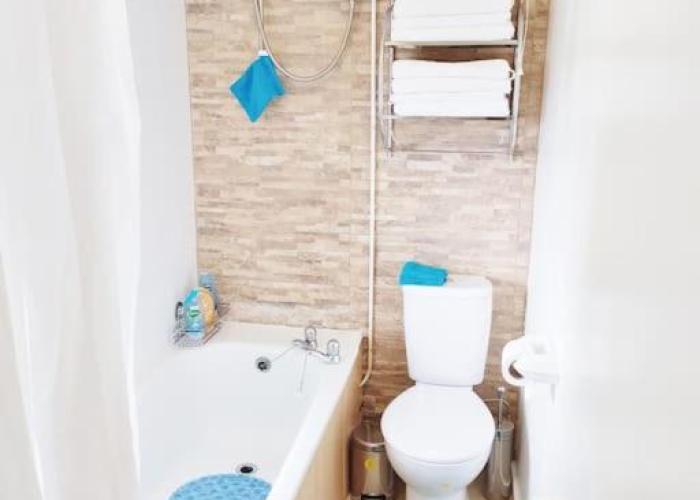 Casa grozava M6 J10, 8 beds, Free Parking, Max 10, Super Wifi,