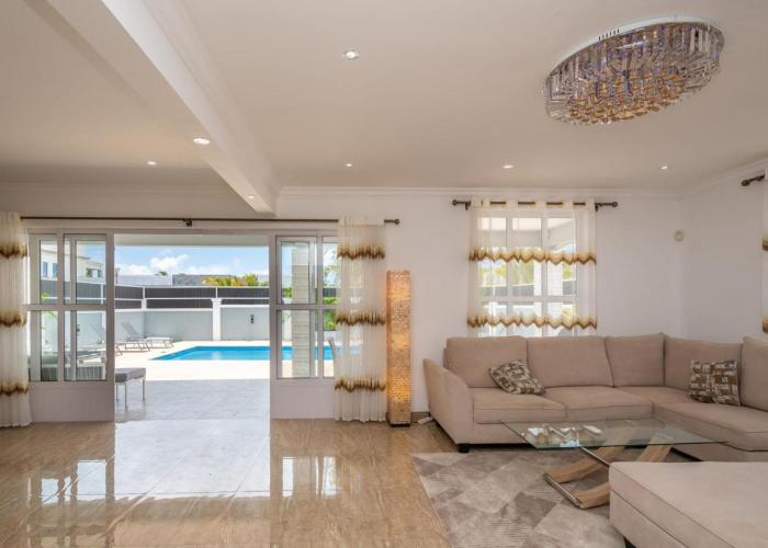 Villa Tropicale, 5 bed, private pool, 5 min beach