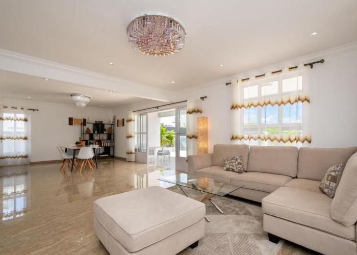 Villa Tropicale, 5 bed, private pool, 5 min beach