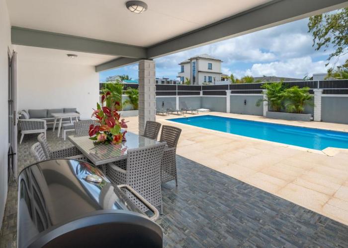 Villa Tropicale, 5 bed, private pool, 5 min beach