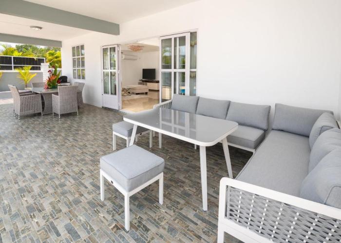 Villa Tropicale, 5 bed, private pool, 5 min beach