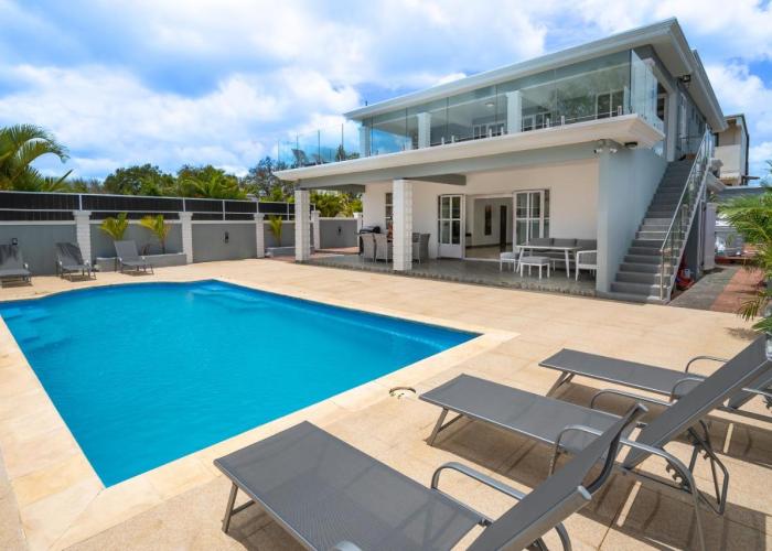 Villa Tropicale, 5 bed, private pool, 5 min beach