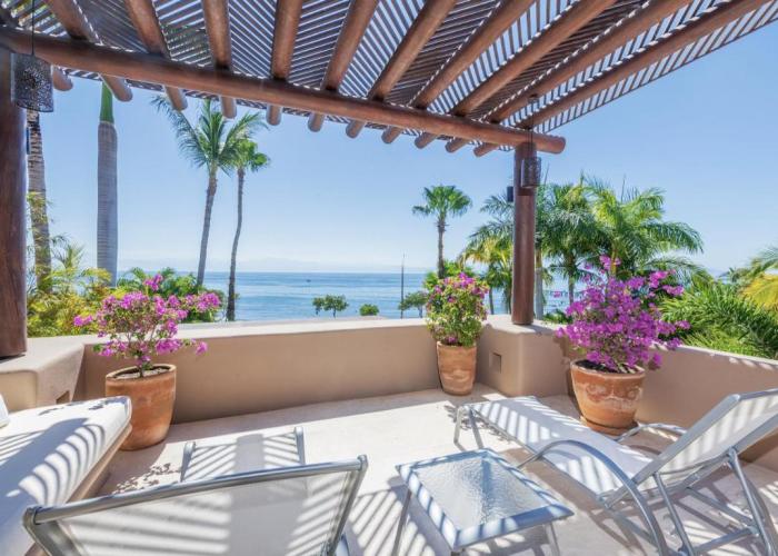 Beachfront Enchanting Villa in Punta Mita