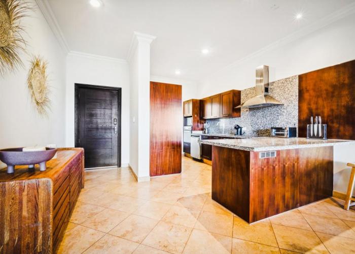 Perfect Location Relax in Style Minutes from Beach