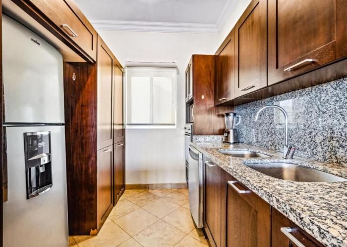 Perfect Location Relax in Style Minutes from Beach