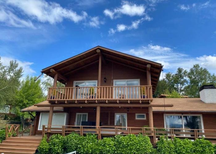 Casa de ensueño con piscina, quincho y acceso lago