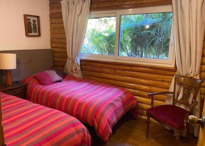 Casa de ensueño con piscina, quincho y acceso lago