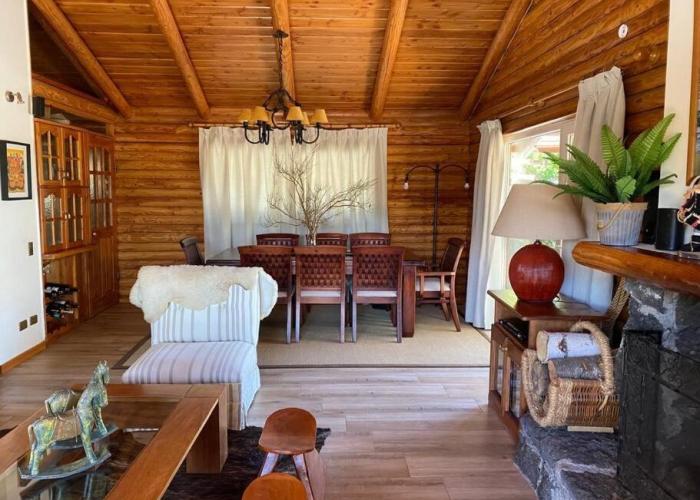 Casa de ensueño con piscina, quincho y acceso lago
