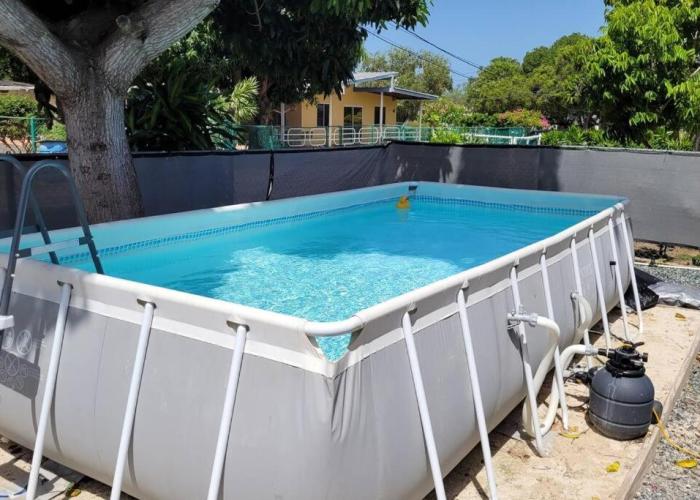Container 1 with pool, free wifi fully equiped